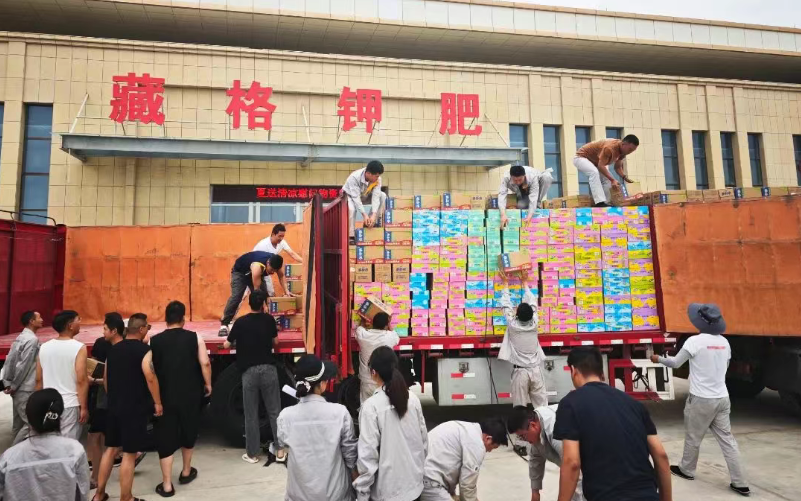 藏格鉀肥工會(huì)扎實(shí)開(kāi)展夏季防暑降溫工作
